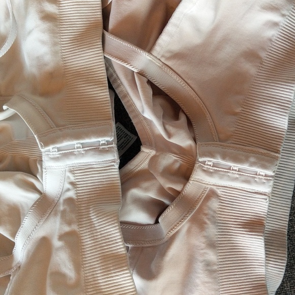 Hanro Bra Black - Picture 14 of 15